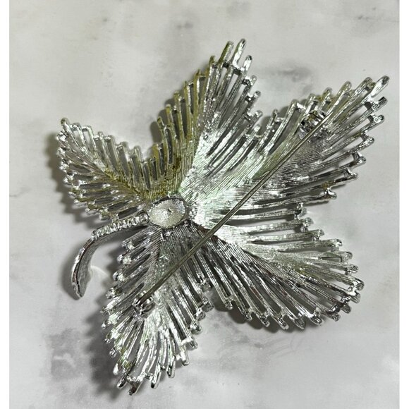 Vintage Sarah Coventry Silver Tone Maple Leaf Brooch Pin Filagree Design - Picture 2 of 7